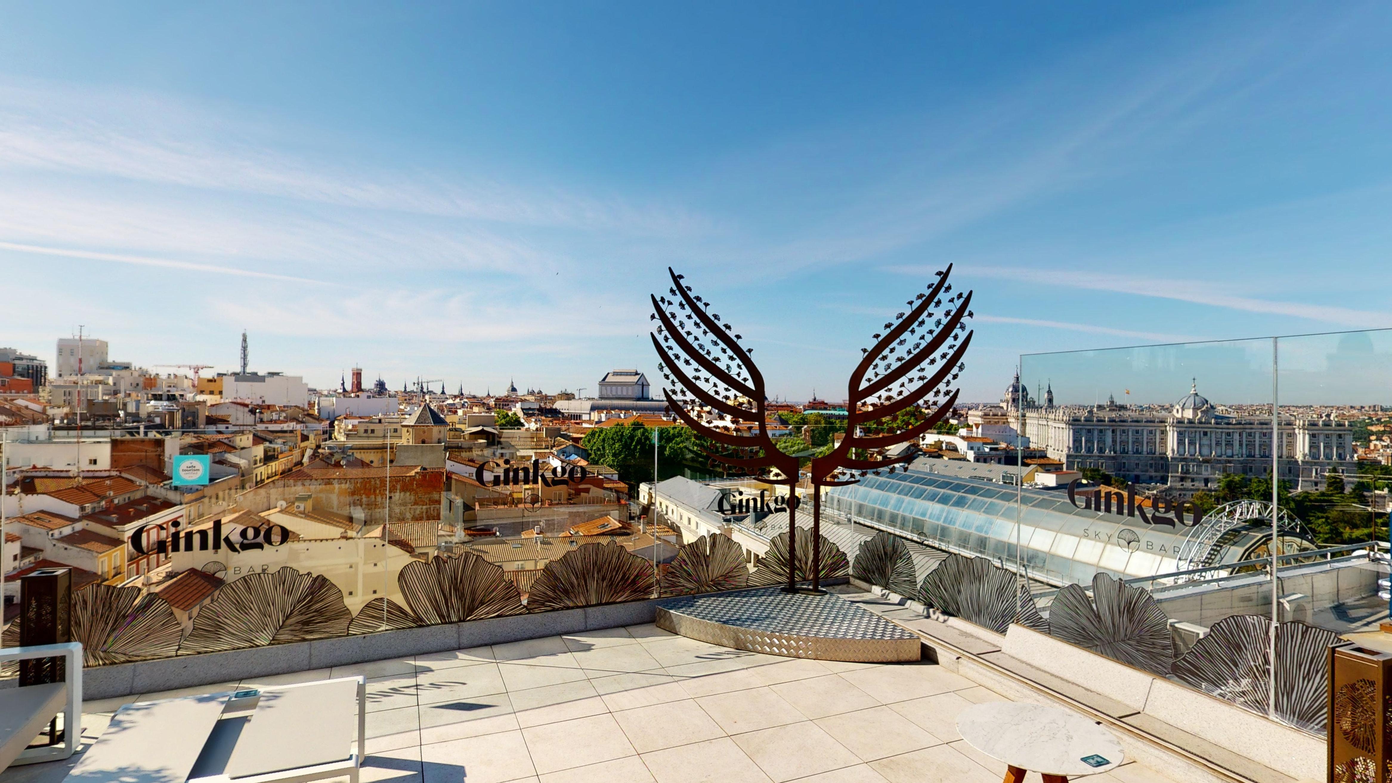 Vp Plaza Espana Design Мадрид Екстериор снимка The rooftop of the CaixaForum Madrid