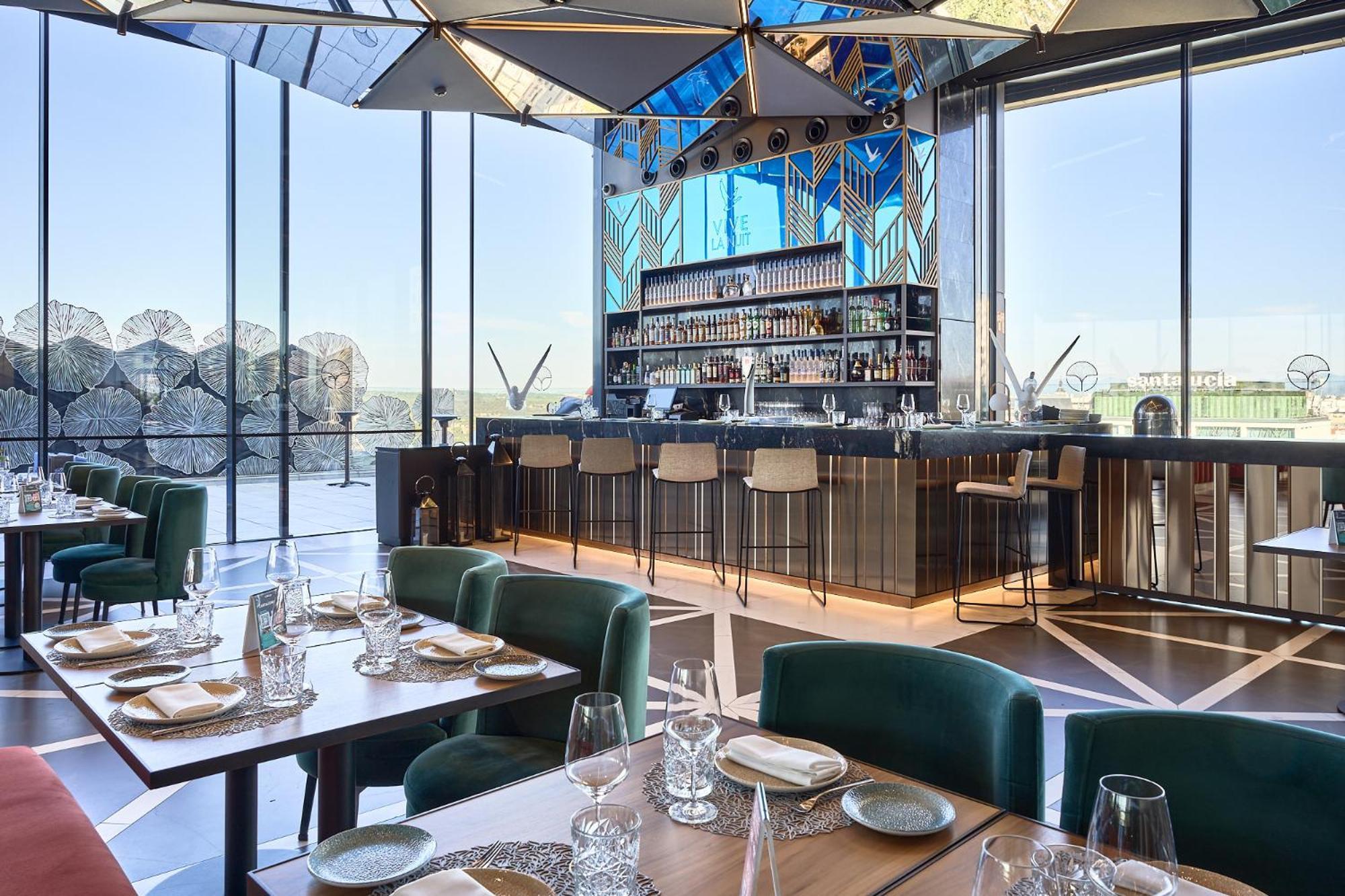 Vp Plaza Espana Design Мадрид Екстериор снимка The bar at the top of the hotel