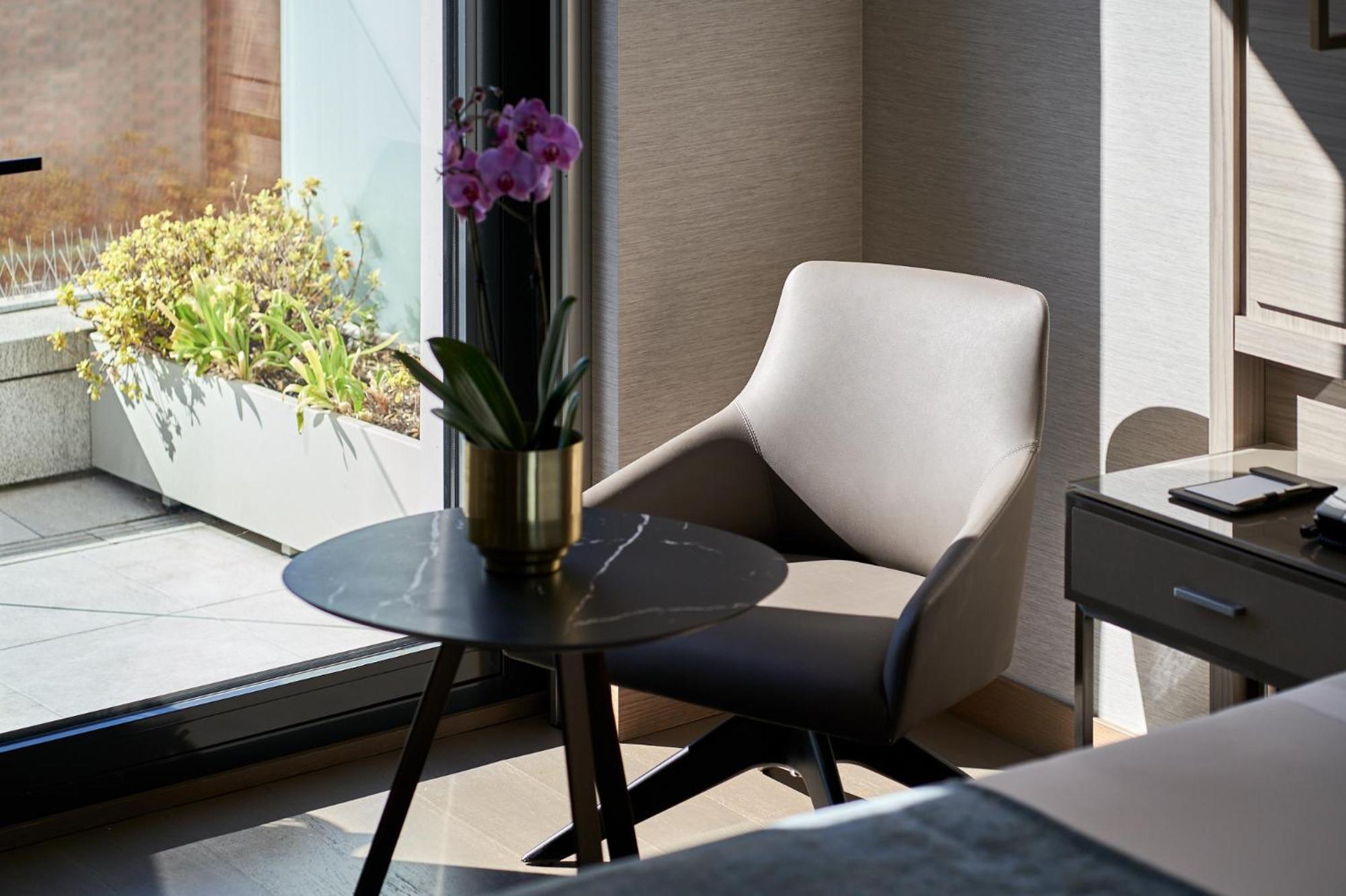 Vp Plaza Espana Design Мадрид Екстериор снимка The interior of a suite at the Mandarin Oriental, Munich