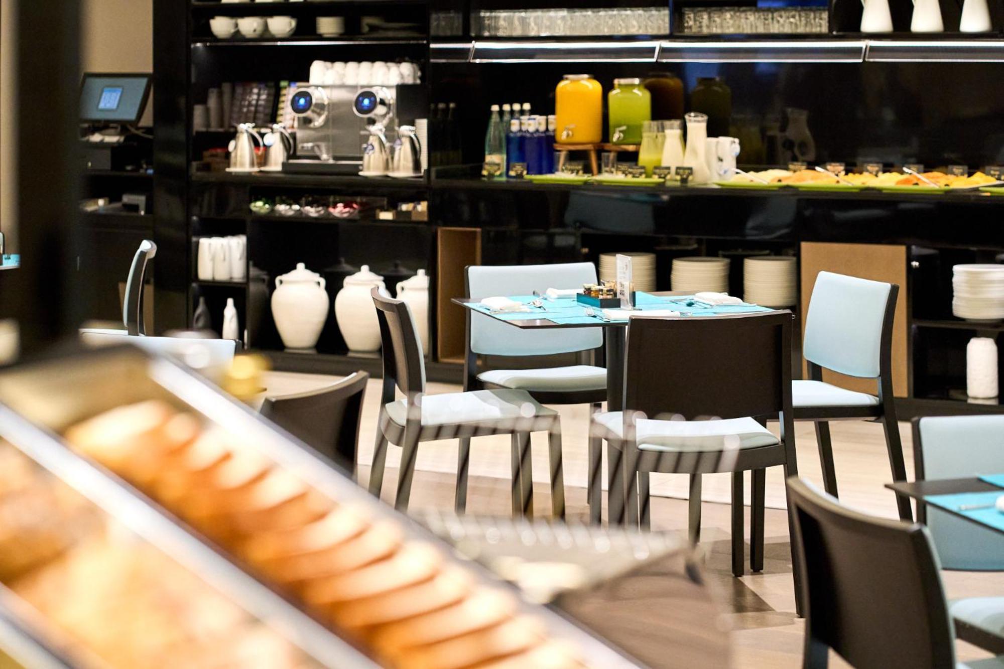 Vp Plaza Espana Design Мадрид Екстериор снимка Restaurant
