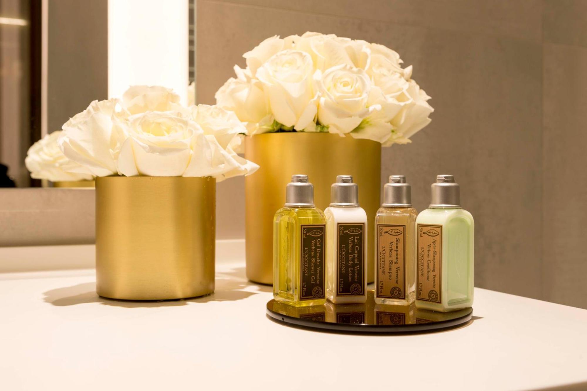 Vp Plaza Espana Design Мадрид Екстериор снимка L'Occitane products in a hotel bathroom